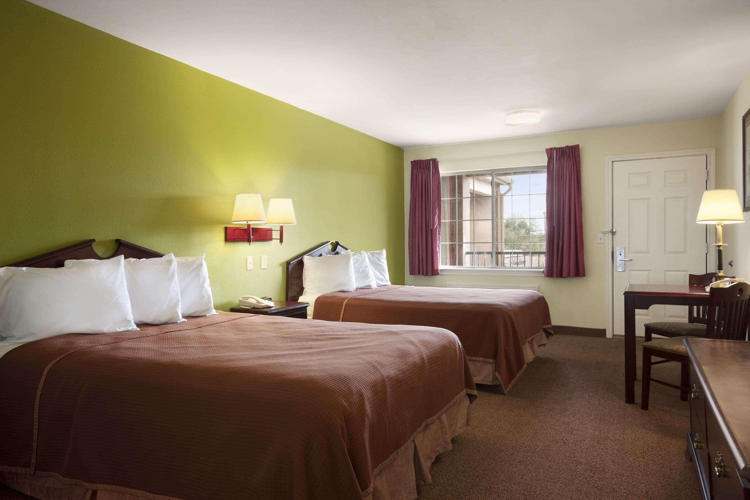 Howard Johnson By Wyndham Near Lone Star Park Grand Prairie