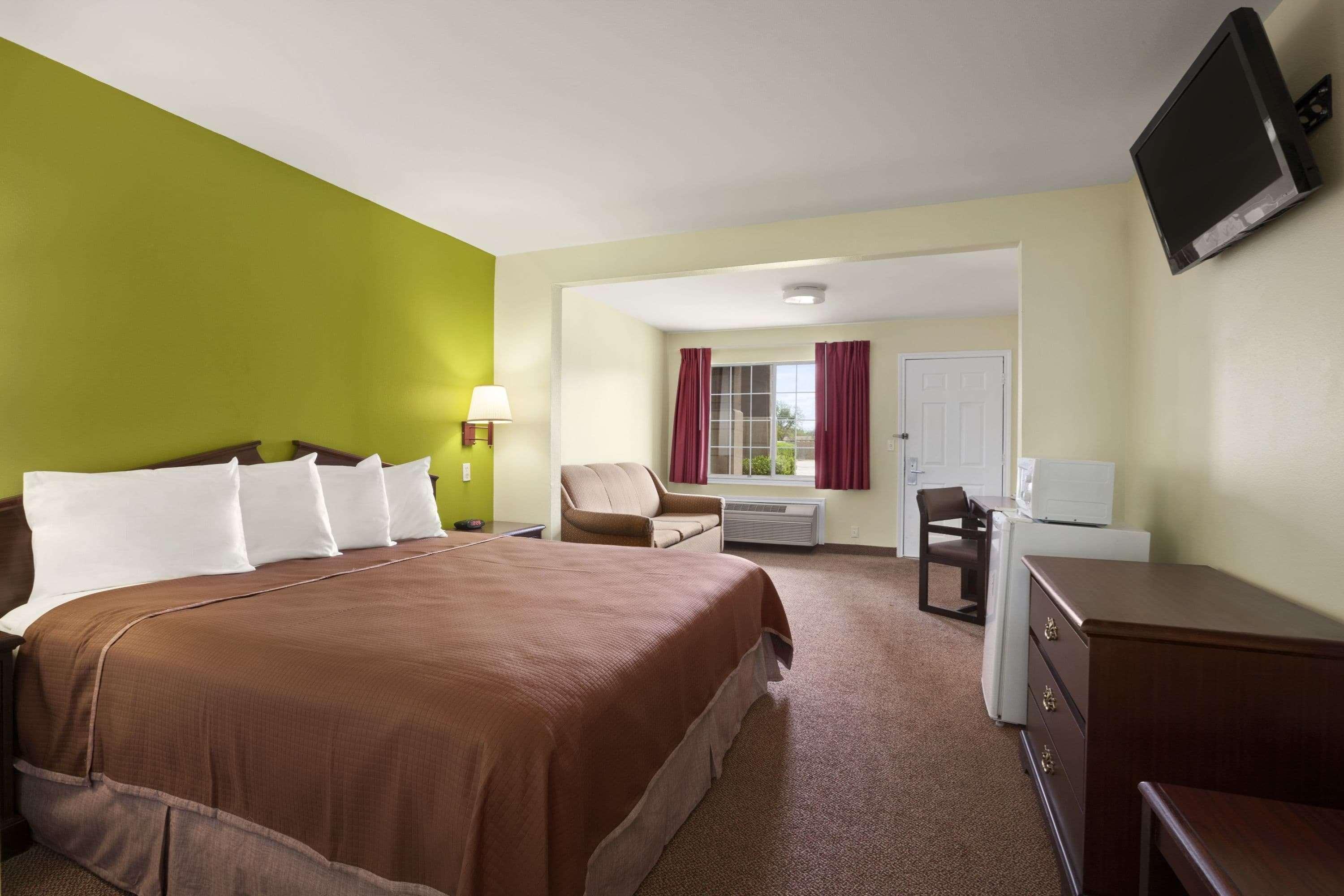 Motel Howard Johnson By Wyndham Near Lone Star Park 2*