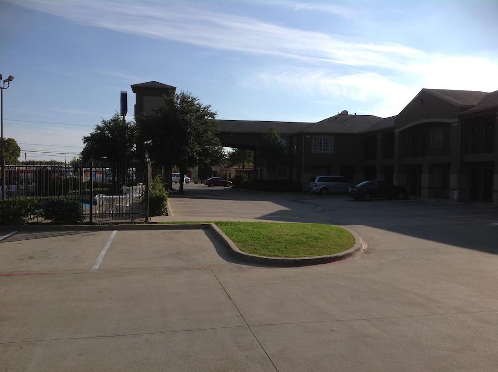 Howard Johnson By Wyndham Near Lone Star Park 2*