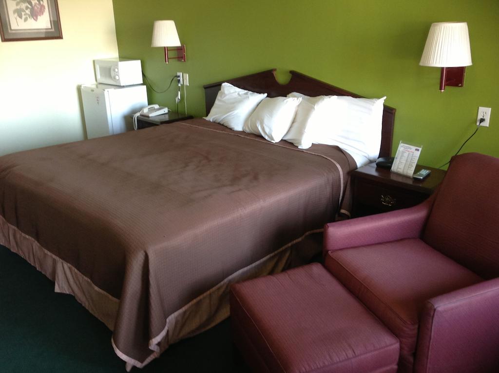Howard Johnson By Wyndham Near Lone Star Park 2*
