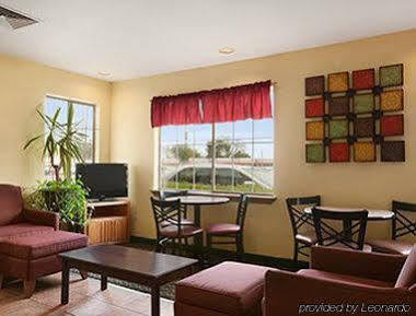 Howard Johnson By Wyndham Near Lone Star Park Motel Grand Prairie