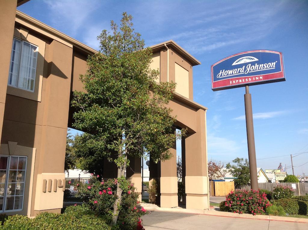 Howard Johnson By Wyndham Near Lone Star Park Grand Prairie