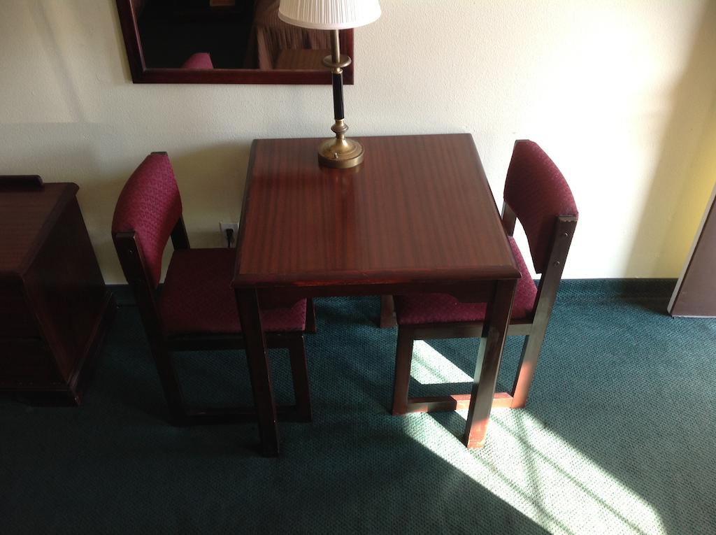 Howard Johnson By Wyndham Near Lone Star Park Motel 2*