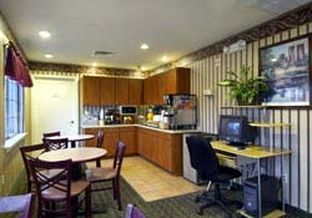 Howard Johnson By Wyndham Near Lone Star Park Motel Grand Prairie